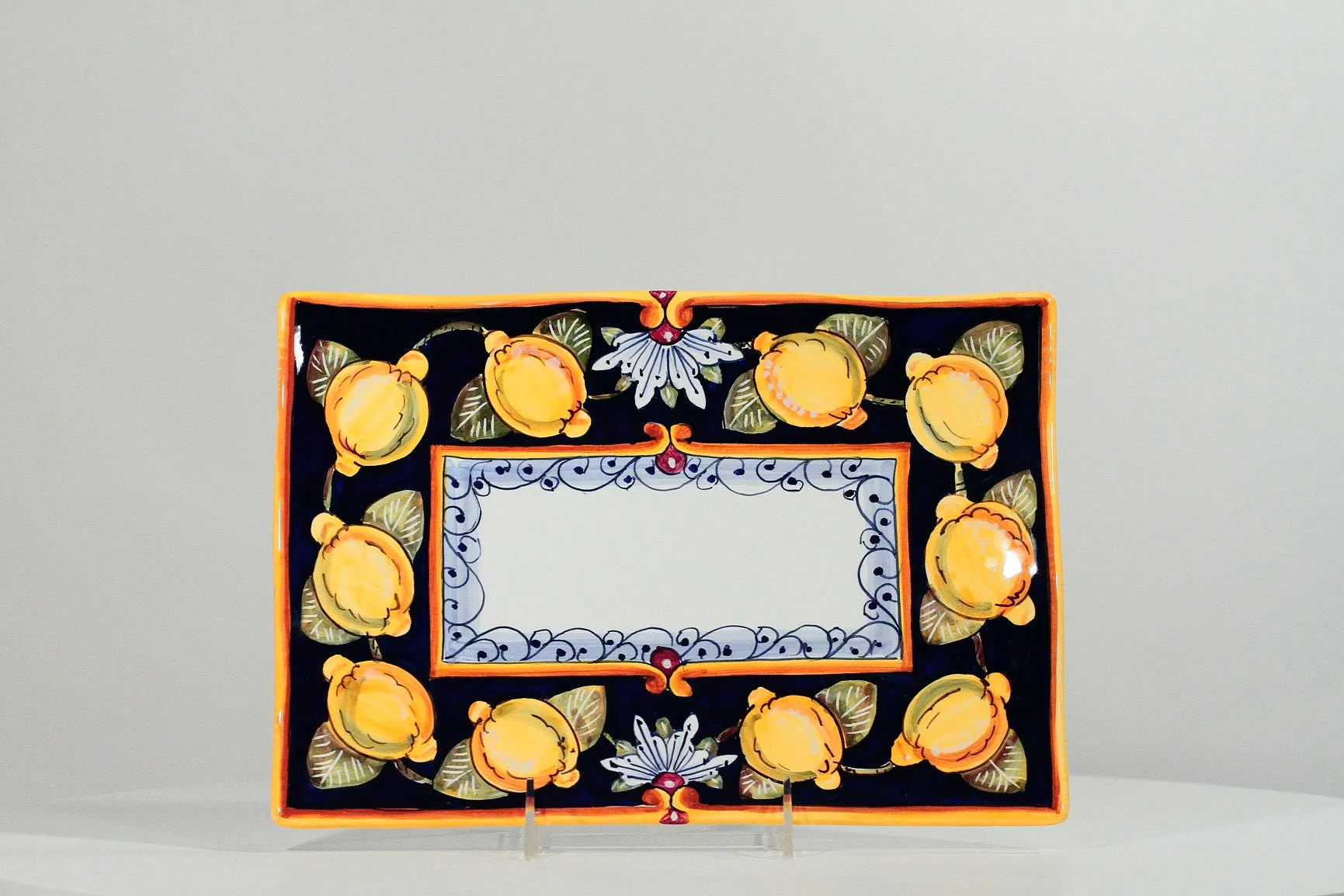 Pia: Wavy Lemon Tray