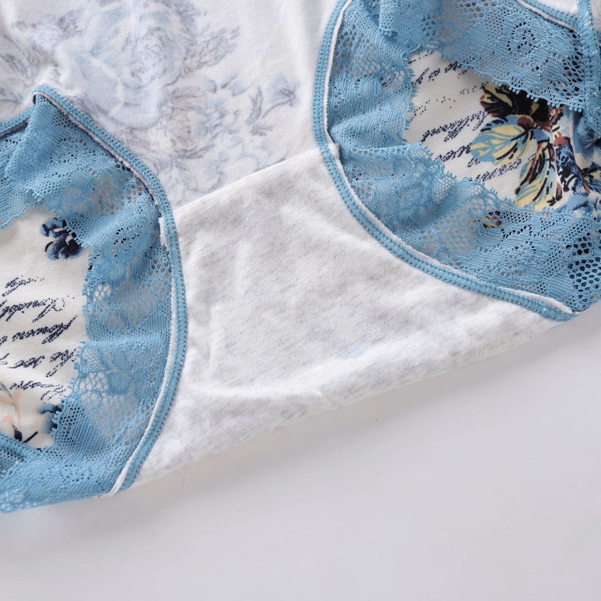 Stretch Breathable Printed Lace Edge Gynecological Panties