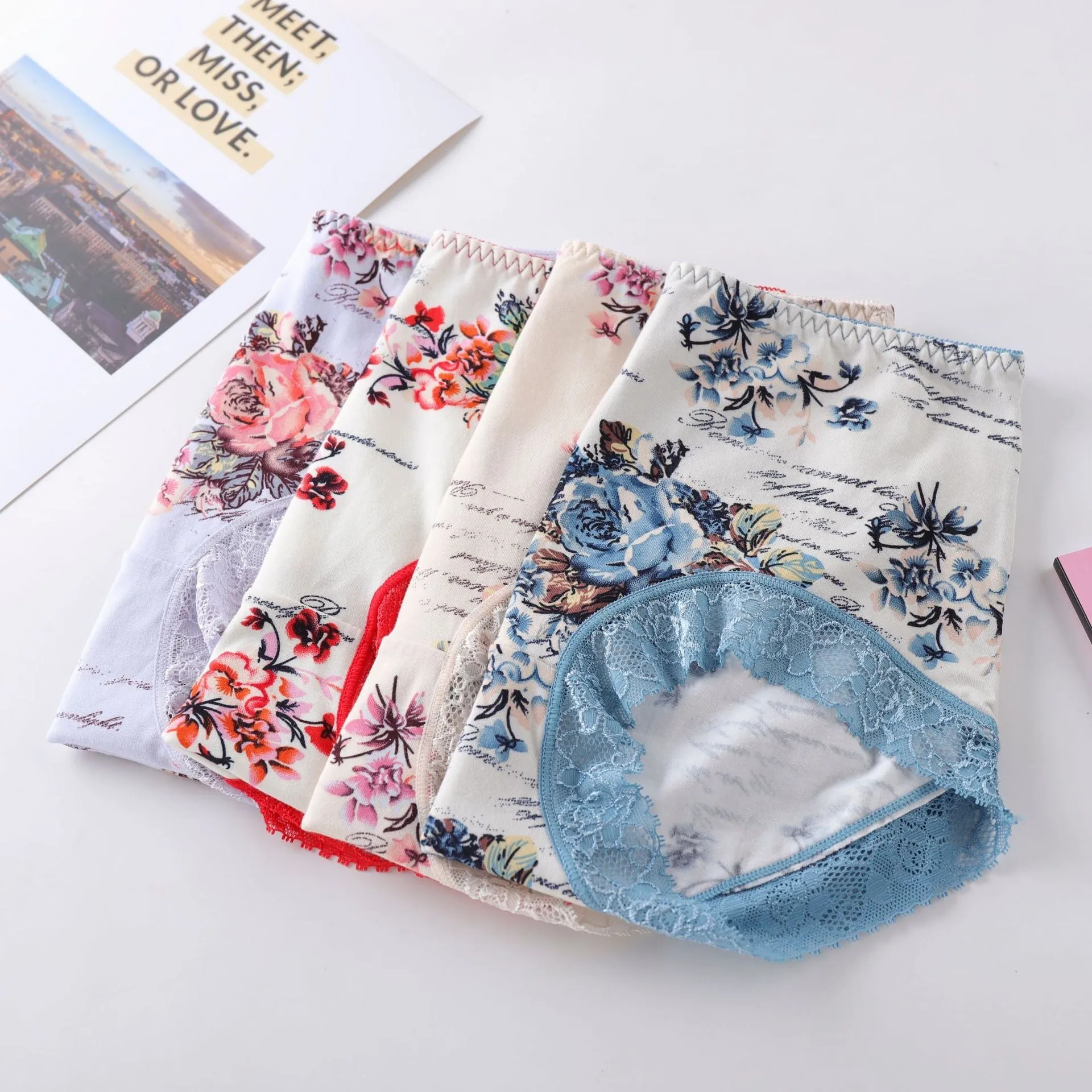 Stretch Breathable Printed Lace Edge Gynecological Panties